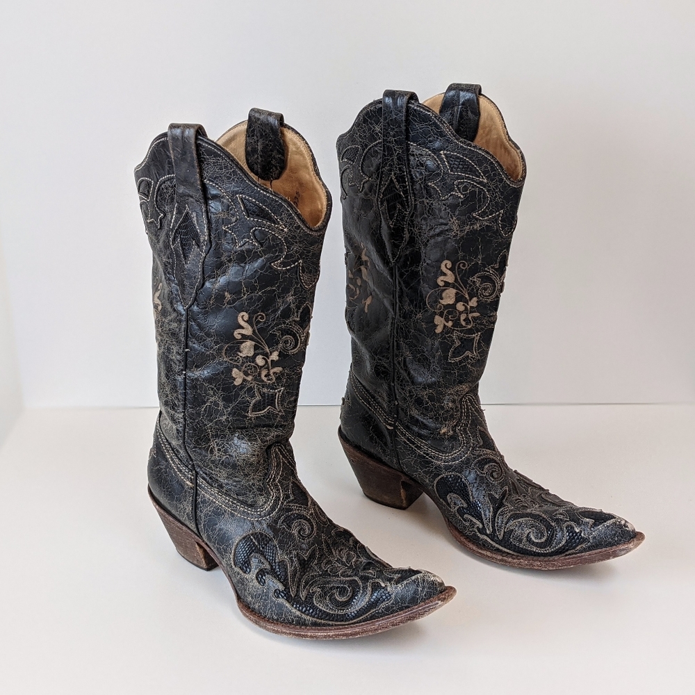 SOLD! Corral vintage 'black snake' western boots